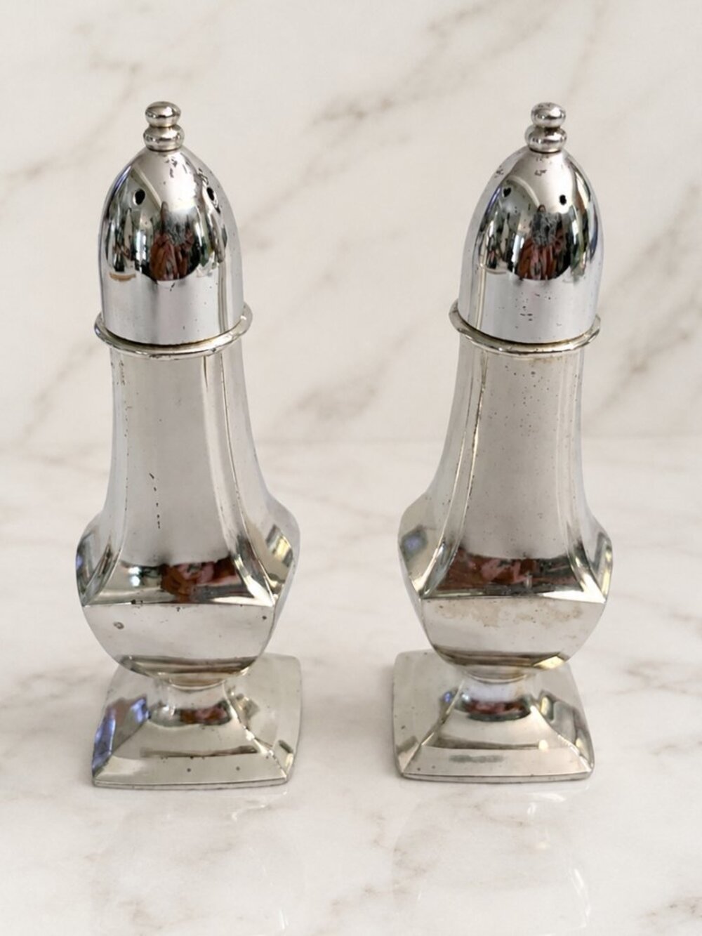 Vintage Oneida Chippendale Silverplate Salt & Pepper Shakers Set 4.5"